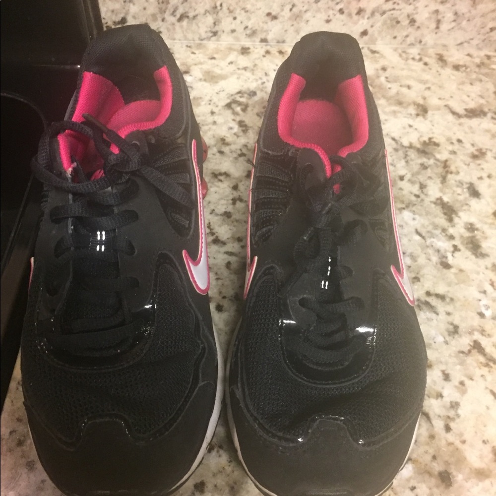 Women’s Nike shocks
